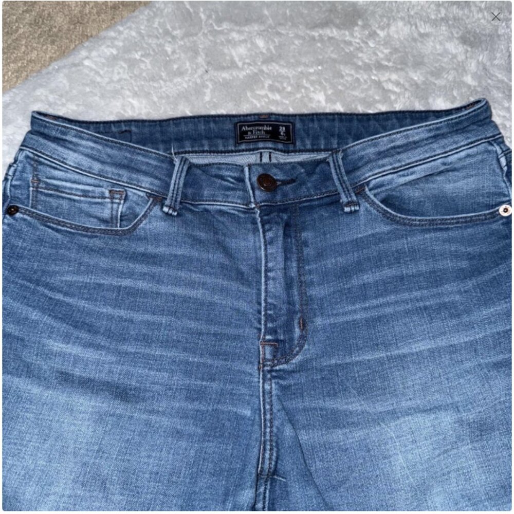 Abercrombie & Fitch High-Rise Jeans — Size 6 / Excellent Condition